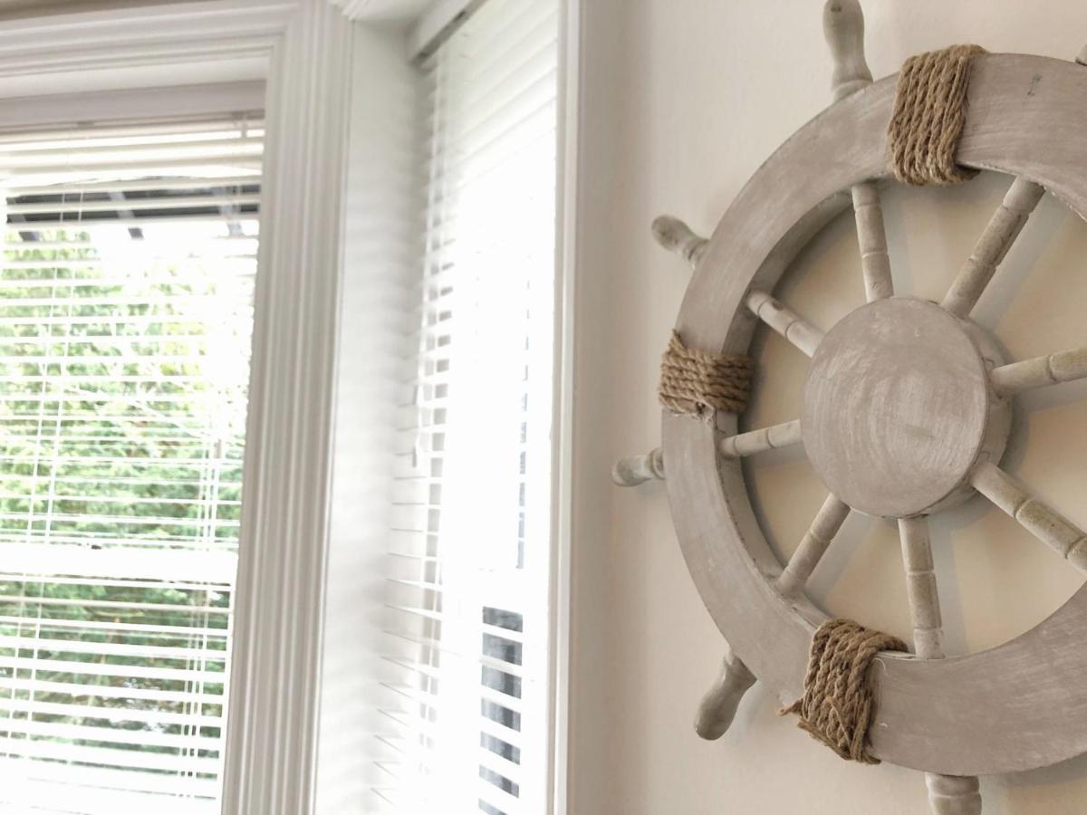 Sail Away. 1-Bed Apartment Close To The Beach Борнмът Екстериор снимка