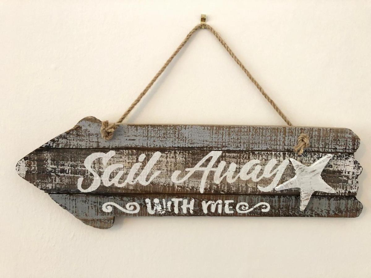 Sail Away. 1-Bed Apartment Close To The Beach Борнмът Екстериор снимка