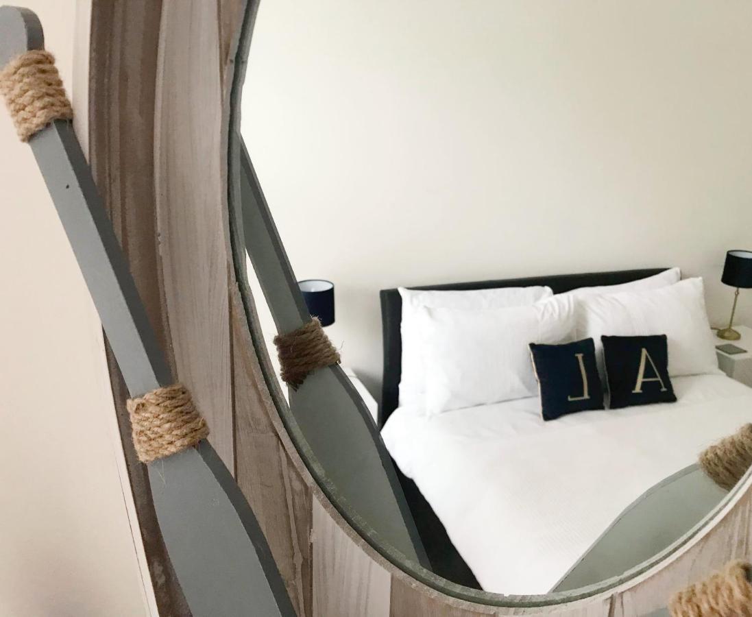 Sail Away. 1-Bed Apartment Close To The Beach Борнмът Екстериор снимка