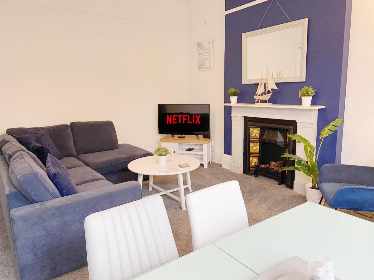 Sail Away. 1-Bed Apartment Close To The Beach Борнмът Екстериор снимка